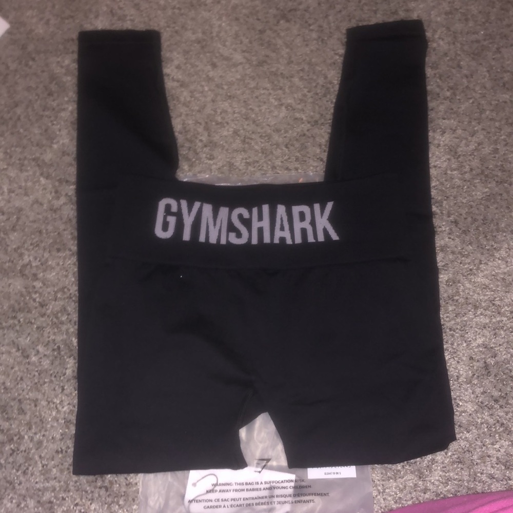 Gym shark leggings